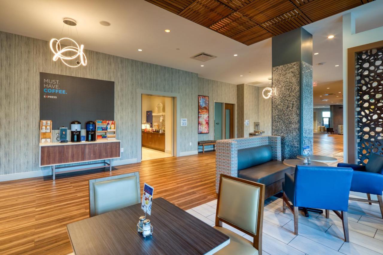 Holiday Inn Express & Suites - Charlotte - South End By Ihg Exterior photo